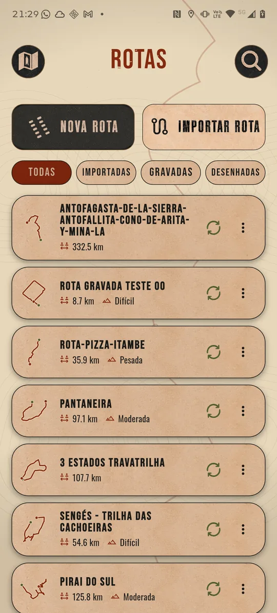 Tela Rotas do Comboio: botões Nova rota e Importar rota, filtros Todas, Importadas, Gravadas e Desenhadas, e a lista de rotas com miniatura do traçado, distância e dificuldade.